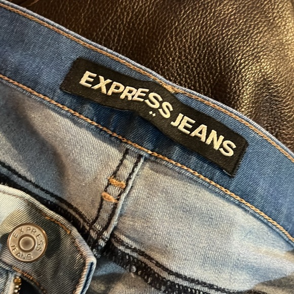Express 🤩 - Picture 5 of 5